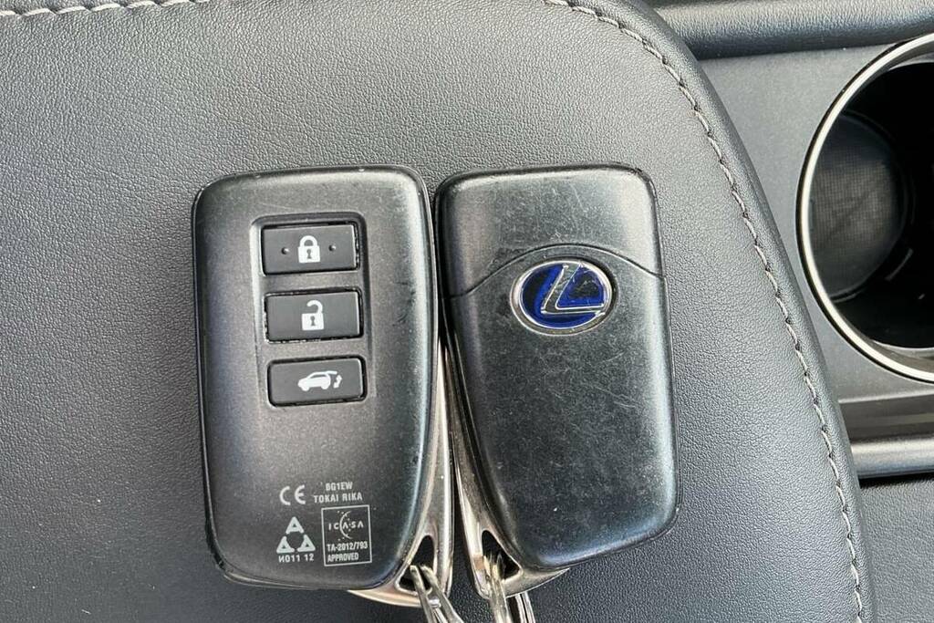 Lexus NX 300H 2.5 Premier Cvt Pan Roof Silver #28