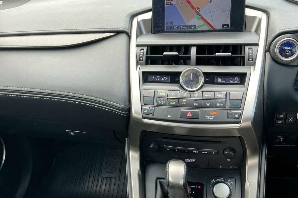 Lexus NX 300H 2.5 Premier Cvt Pan Roof Silver #9