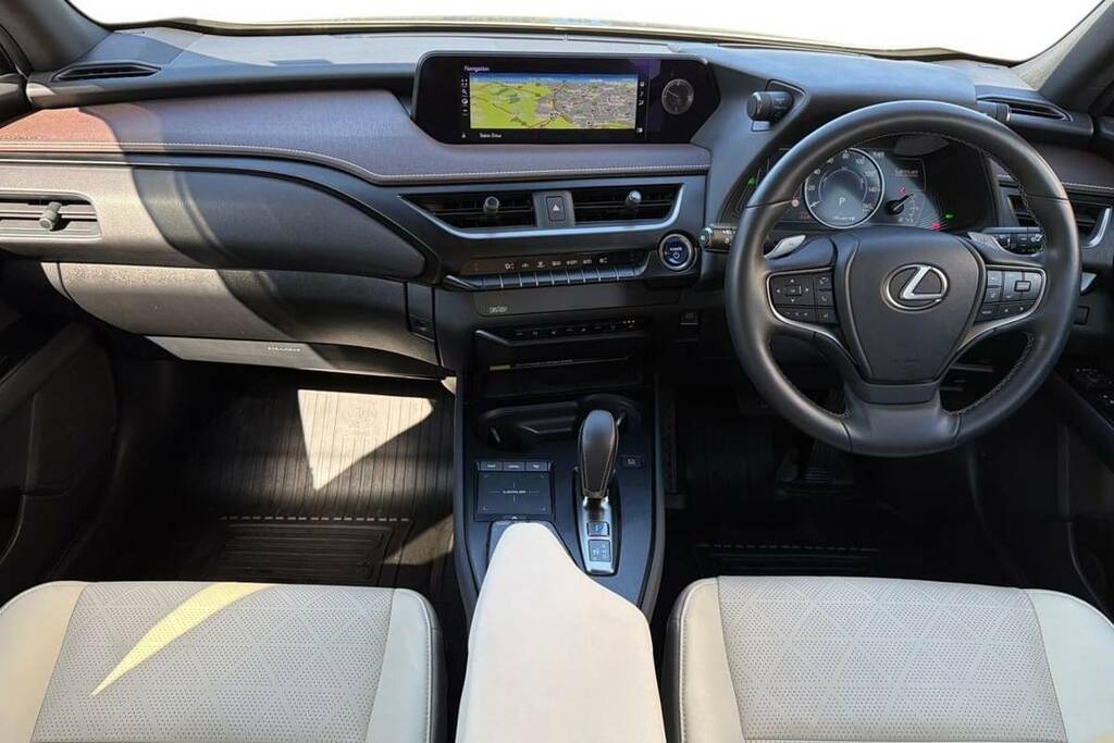 Lexus UX 300E 150Kw 54.3 Kwh E-cvt Takumi Pack Silver #6