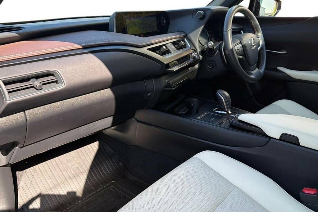 Lexus UX 300E 150Kw 54.3 Kwh E-cvt Takumi Pack Silver #5