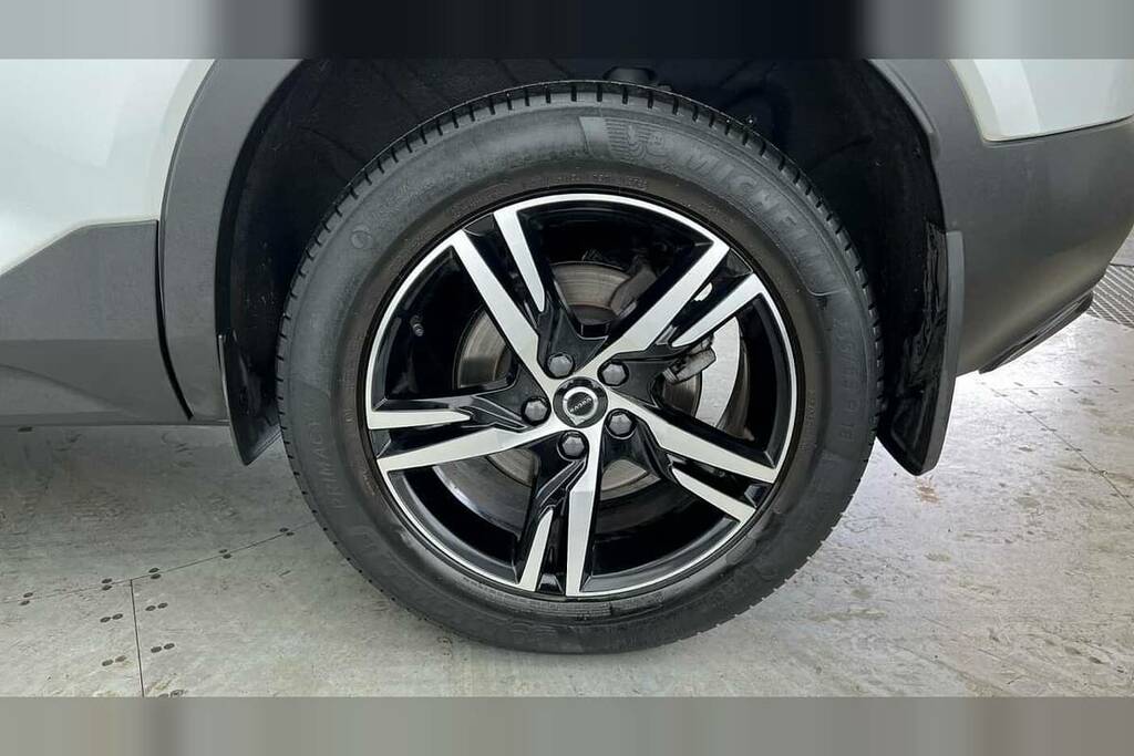 Volvo XC40 2.0 B3p Plus Dark White #4