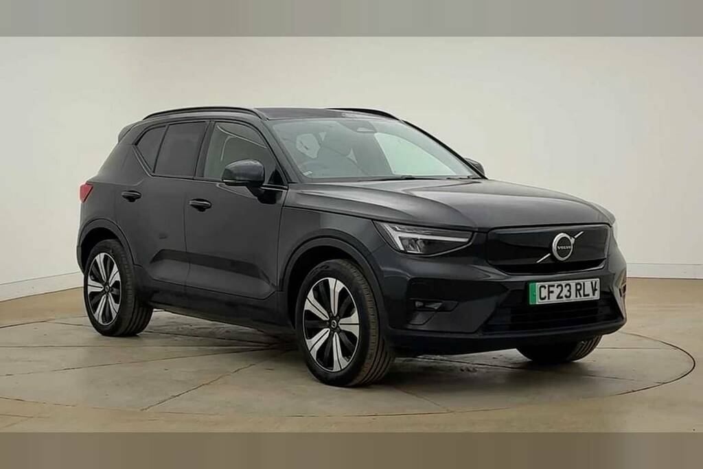 Volvo XC40 Plus, B3 Mild Hybrid, Dark Black #1