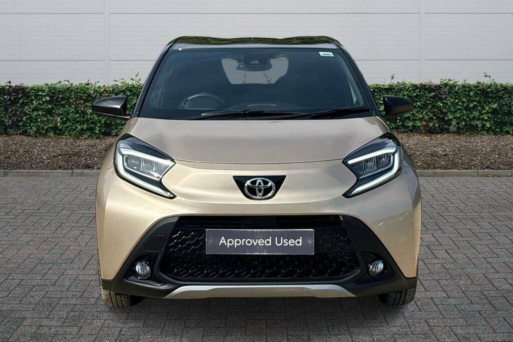 Toyota Aygo X 1.0 Vvt-i Exclusive Beige #3