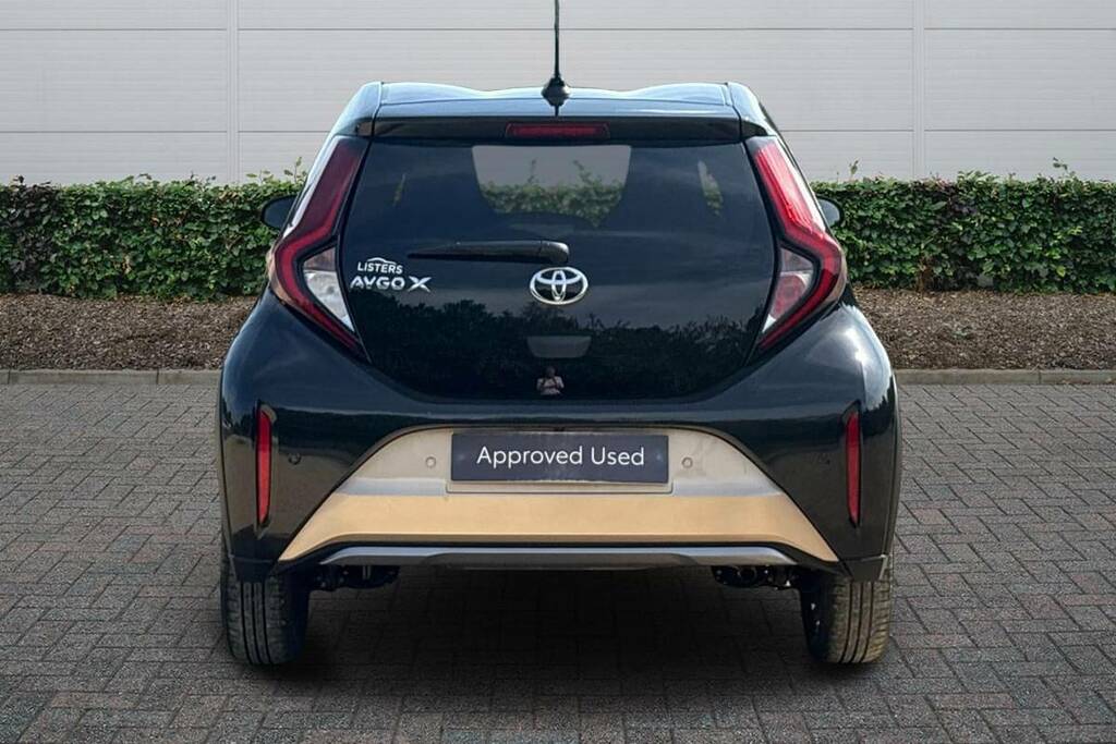 Toyota Aygo X 1.0 Vvt-i Exclusive Beige #4