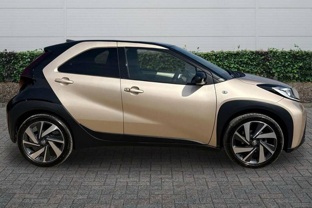Toyota Aygo X 1.0 Vvt-i Exclusive Beige #5
