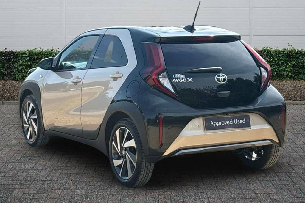 Toyota Aygo X 1.0 Vvt-i Exclusive Beige #2