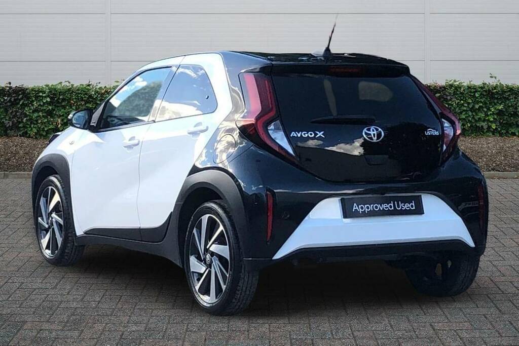 Toyota Aygo X 1.0 Vvt-i Edge White #2