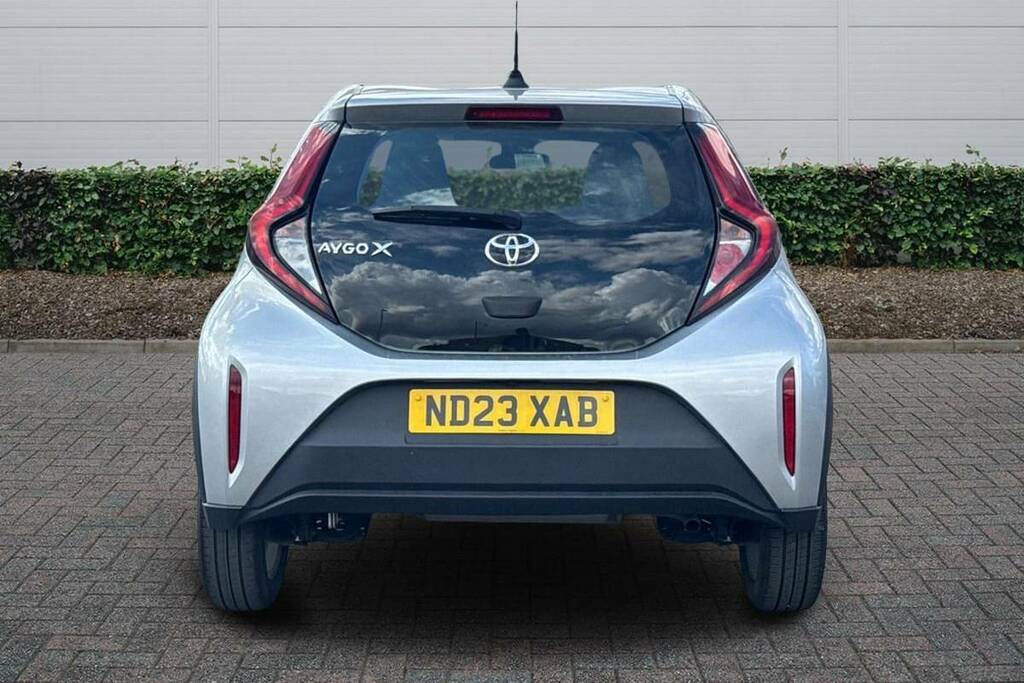 Toyota Aygo X 1.0 Vvt-i Pure Silver #4