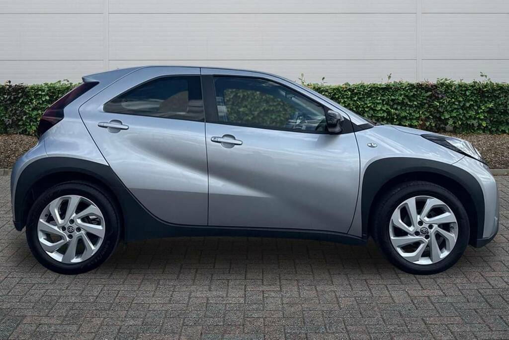 Toyota Aygo X 1.0 Vvt-i Pure Silver #5