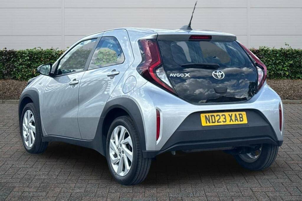 Toyota Aygo X 1.0 Vvt-i Pure Silver #2