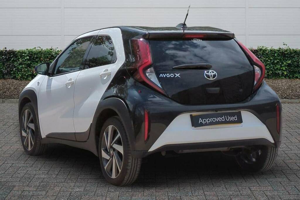 Toyota Aygo X 1.0 Vvt-i Edge White #2
