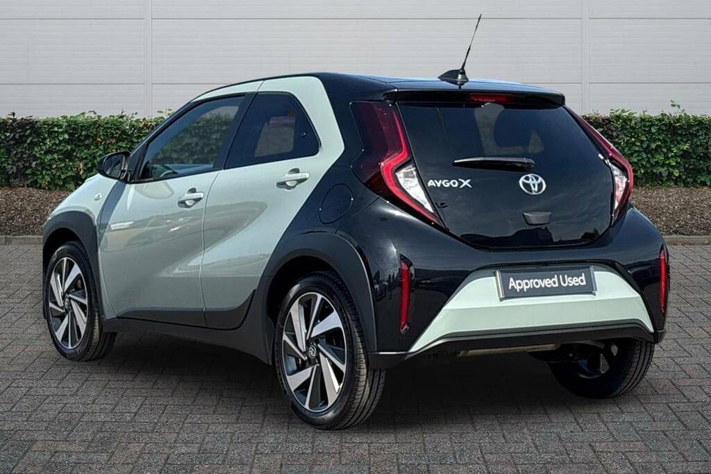 Toyota Aygo X 1.0 Vvt-i Edge Green #2