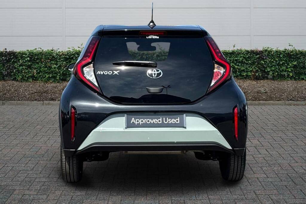 Toyota Aygo X 1.0 Vvt-i Edge Green #4