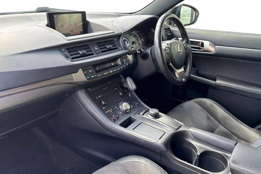 Lexus CT 200H 1.8 F-sport Cvt White #5
