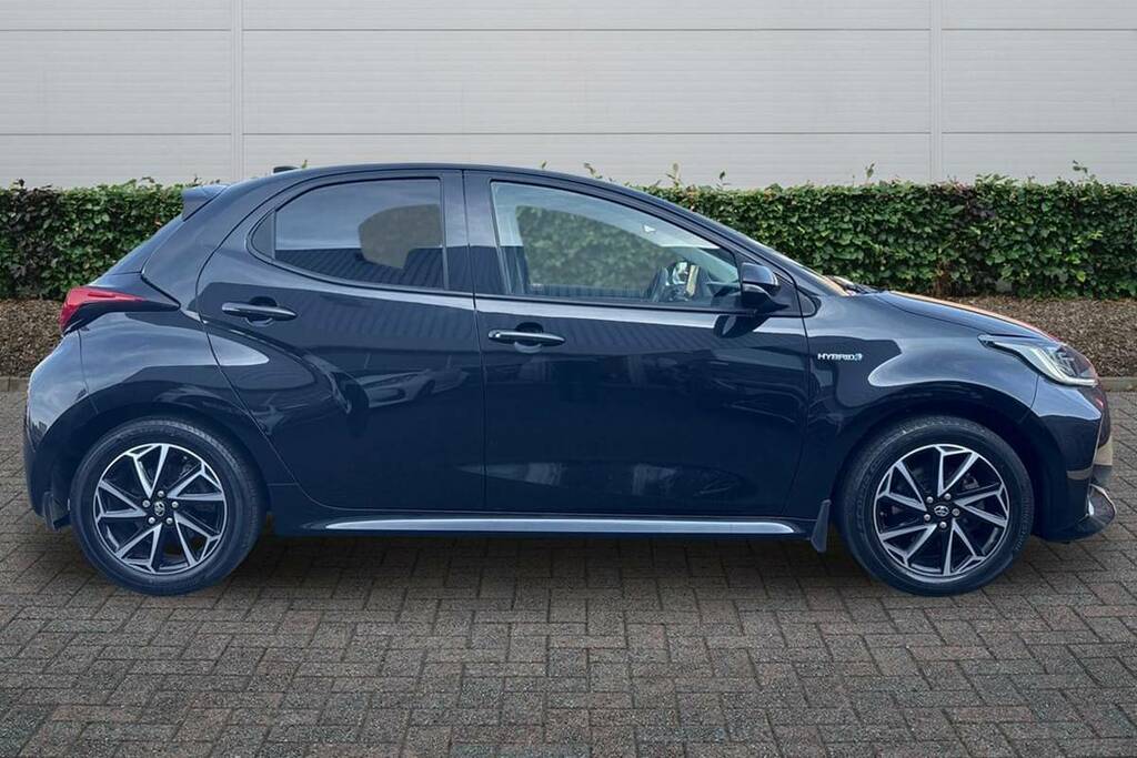 Toyota Yaris 1.5 Hybrid Design Cvt Nav Black #5