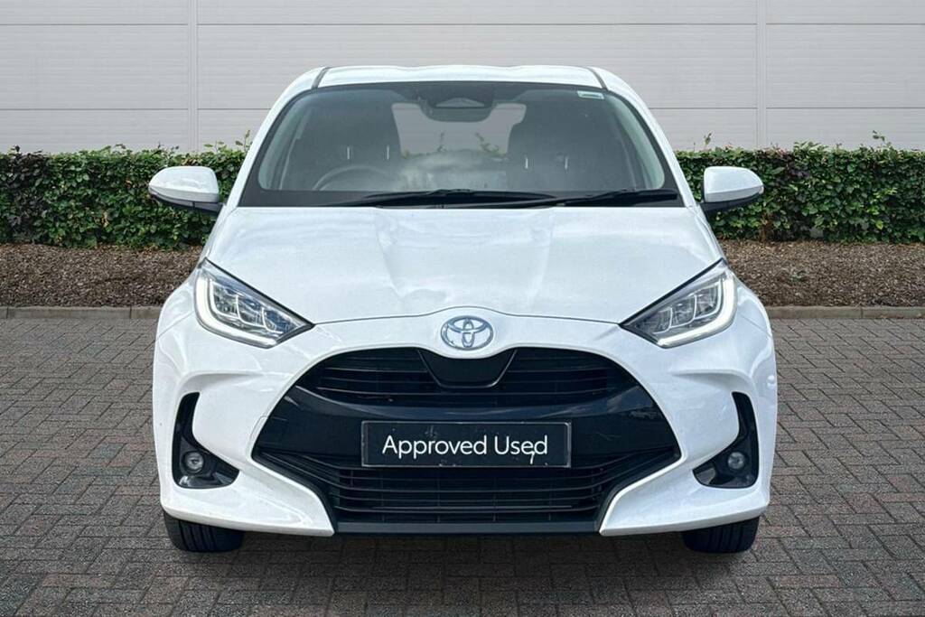 Toyota Yaris 1.5 Hybrid Design Cvt #3