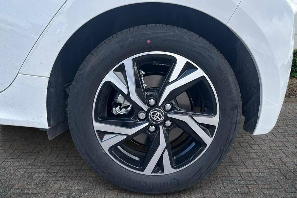 Toyota Yaris 1.5 Hybrid Design Cvt #6