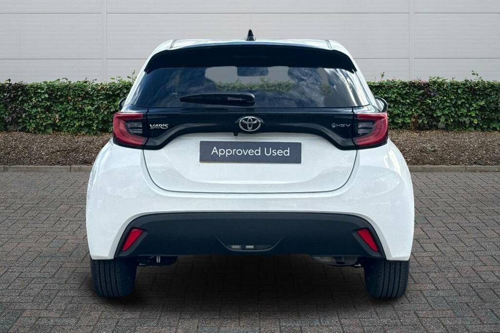 Toyota Yaris 1.5 Hybrid Design Cvt #4