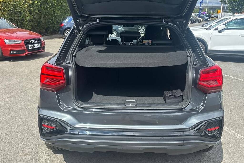 Audi Q2 30 Tfsi Black Edition Grey #2