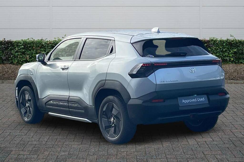 Toyota Urban Cruiser 128Kw Design 61Kwh Silver #2