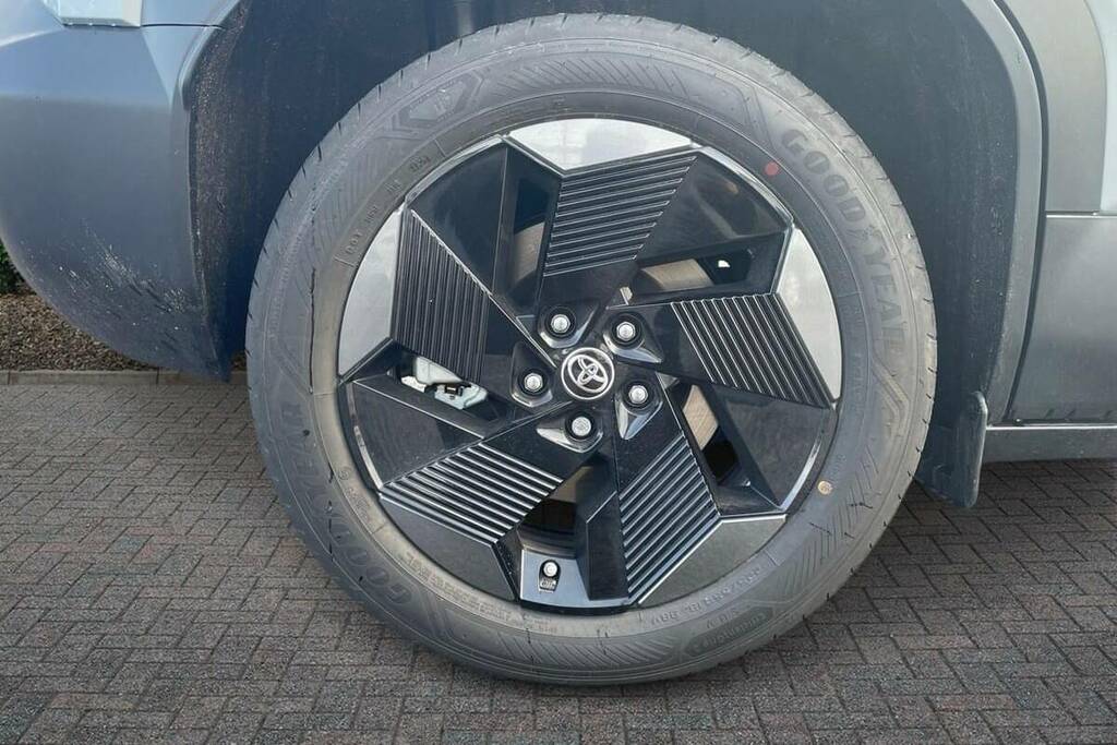 Toyota Urban Cruiser 128Kw Design 61Kwh Silver #6