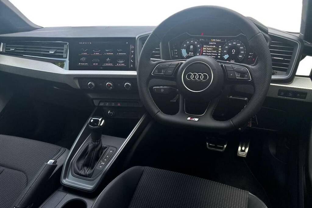 Audi A1 30 Tfsi Black Edition S Tronic Red #4