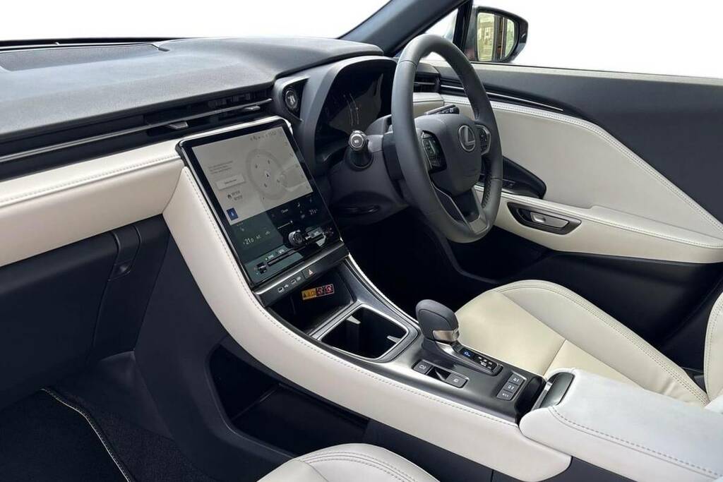 Lexus LBX 1.5 Premium E-cvt #5