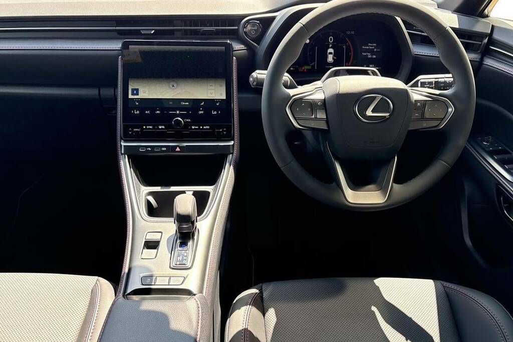 Lexus LBX 1.5 Premium Plus Design E-cvt Black #6
