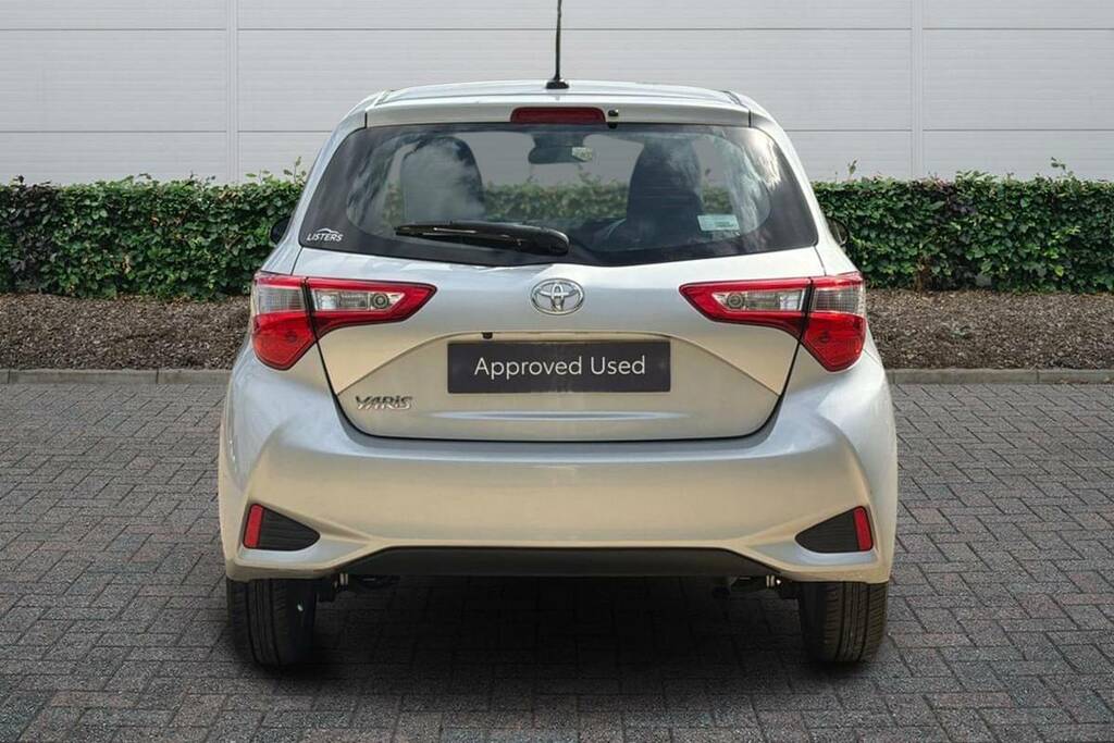 Toyota Yaris 1.5 Vvt-i Icon Cvt Silver #4