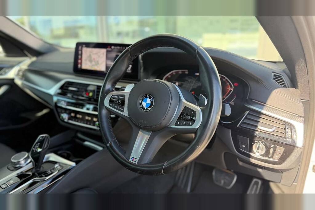 BMW 5 Series 520D Mht M Sport Step White #6
