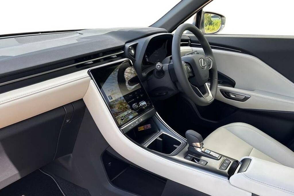 Lexus LBX 1.5 Premium Plus E-cvt White #5