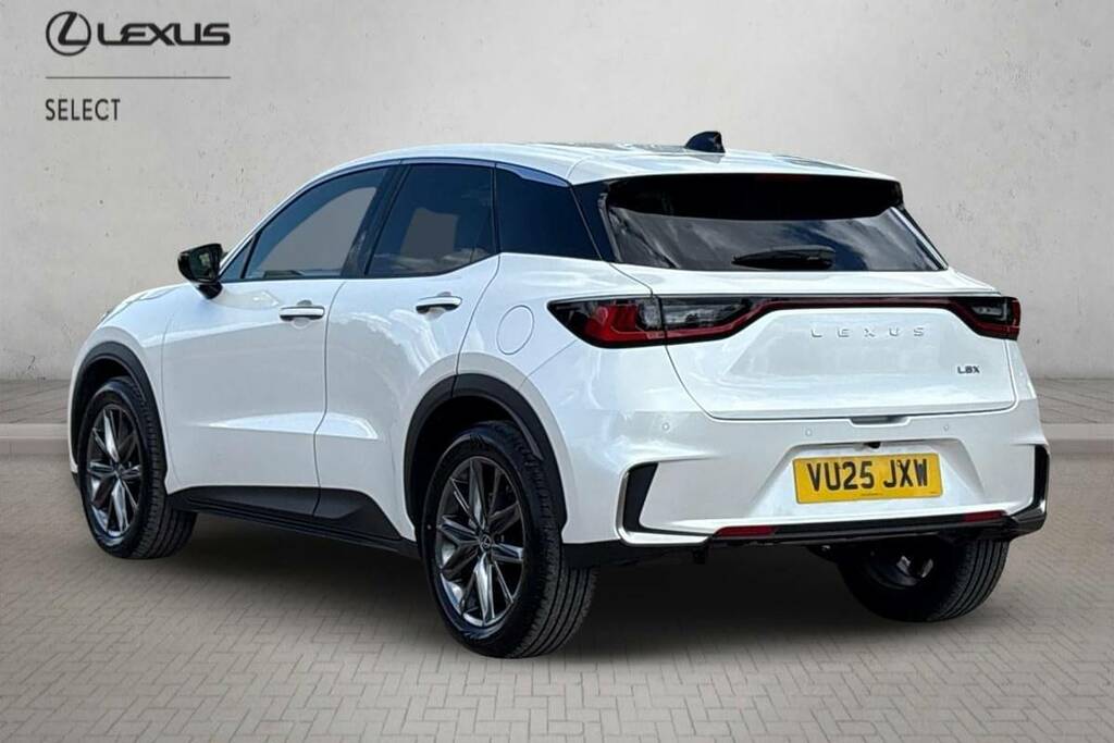 Lexus LBX 1.5 Premium Plus E-cvt White #4