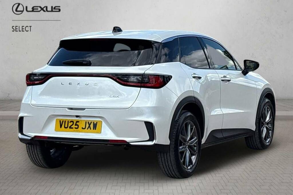 Lexus LBX 1.5 Premium Plus E-cvt White #2