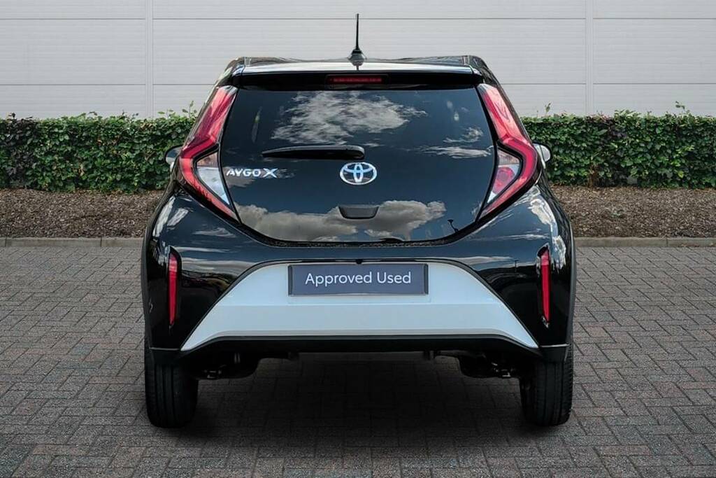 Toyota Aygo X 1.0 Vvt-i Edge White #4