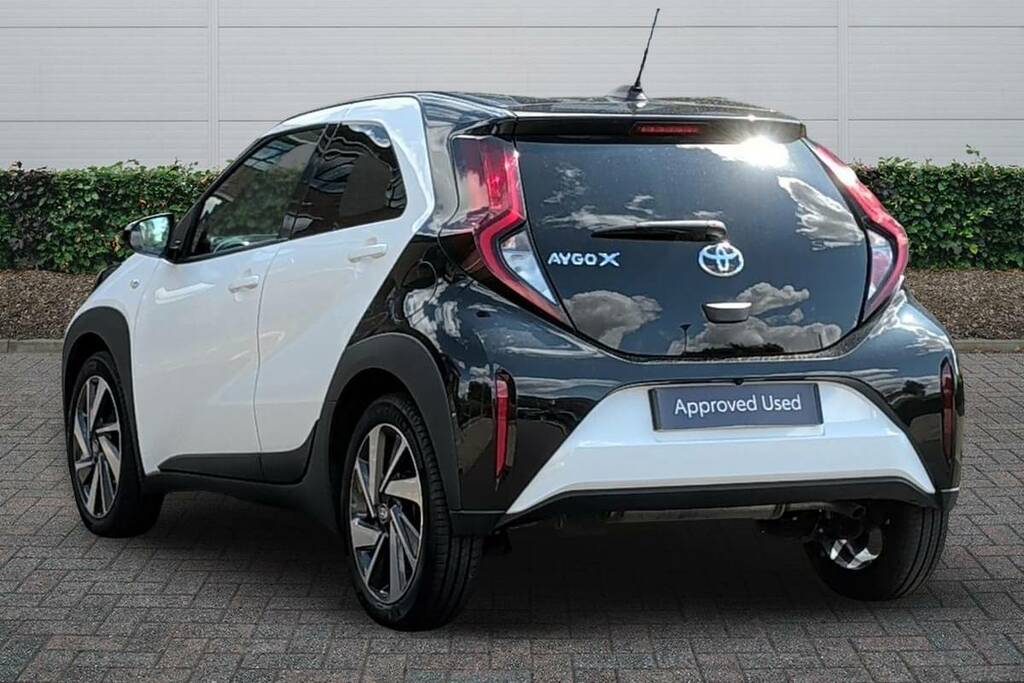 Toyota Aygo X 1.0 Vvt-i Edge White #2