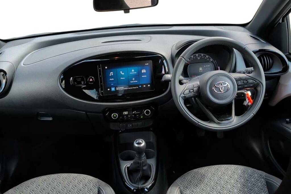 Toyota Aygo X 1.0 Vvt-i Edge Hatchback White #8