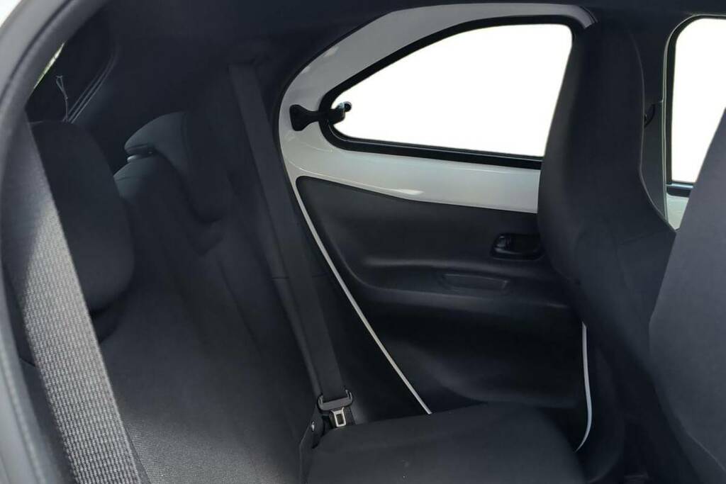 Toyota Aygo X 1.0 Vvt-i Edge Hatchback White #9