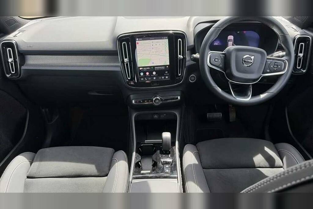 Volvo XC40 2.0 B3p Plus Dark Grey #5