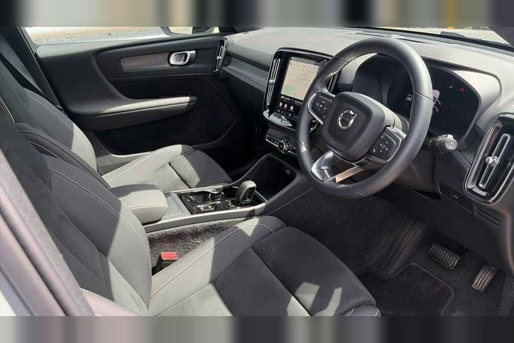 Volvo XC40 2.0 B3p Plus Dark Grey #4