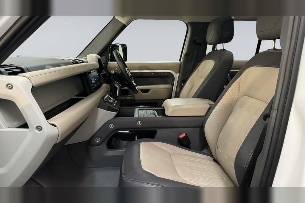 Land Rover Defender 110 3.0 D300 X-dynamic Hse 110 White #3
