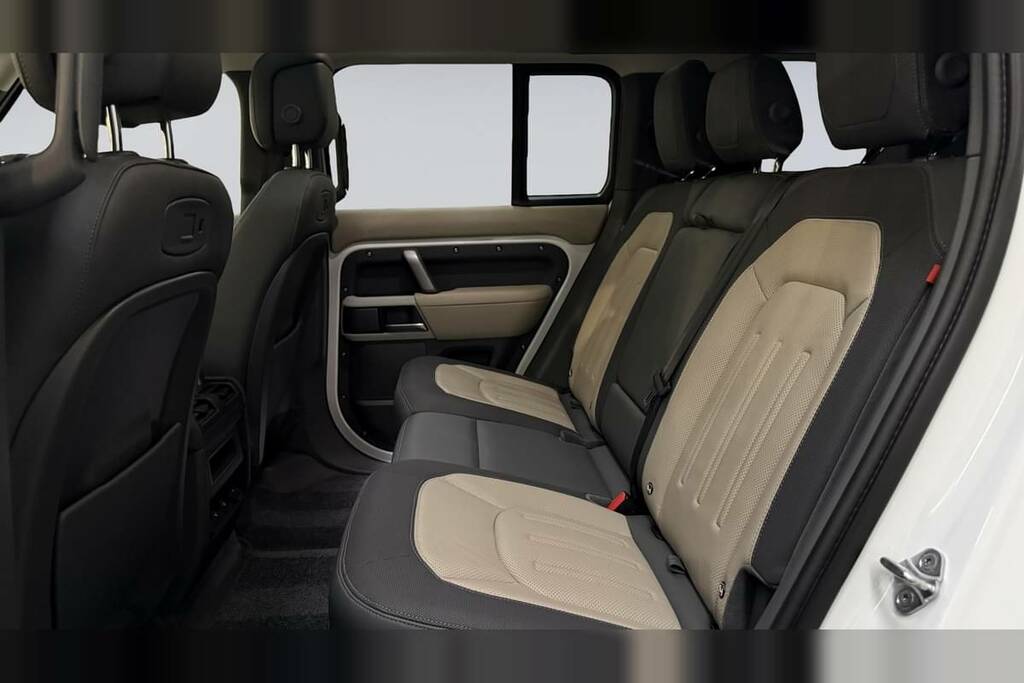 Land Rover Defender 110 3.0 D300 X-dynamic Hse 110 White #4