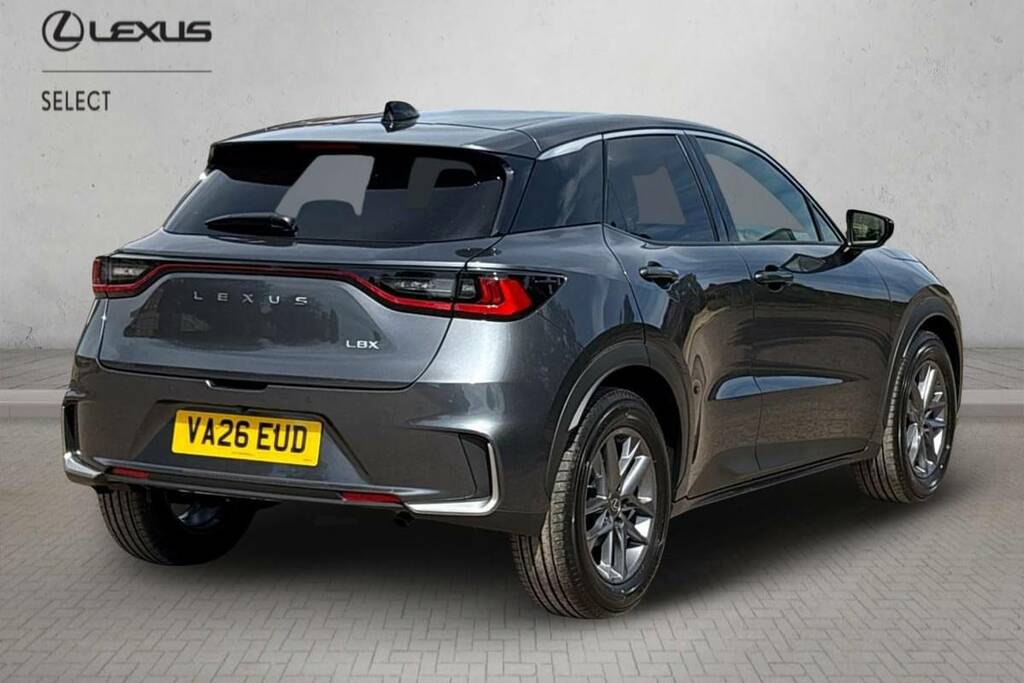 Lexus LBX 1.5 Premium E-cvt #2