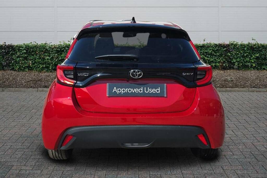 Toyota Yaris 1.5 Hybrid Design Cvt Red #3