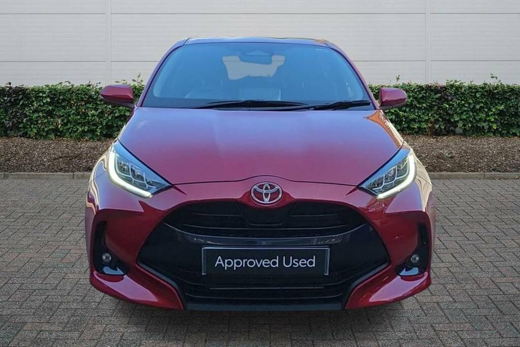 Toyota Yaris 1.5 Hybrid Design Cvt Red #2
