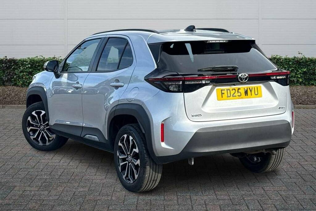 Toyota Yaris Cross 1.5 Hybrid 130 Design Cvt FD25WYU Silver