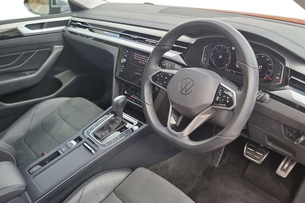 Volkswagen Arteon Elegance 2.0 Tdi 150Ps 7-Speed Dsg Red #4