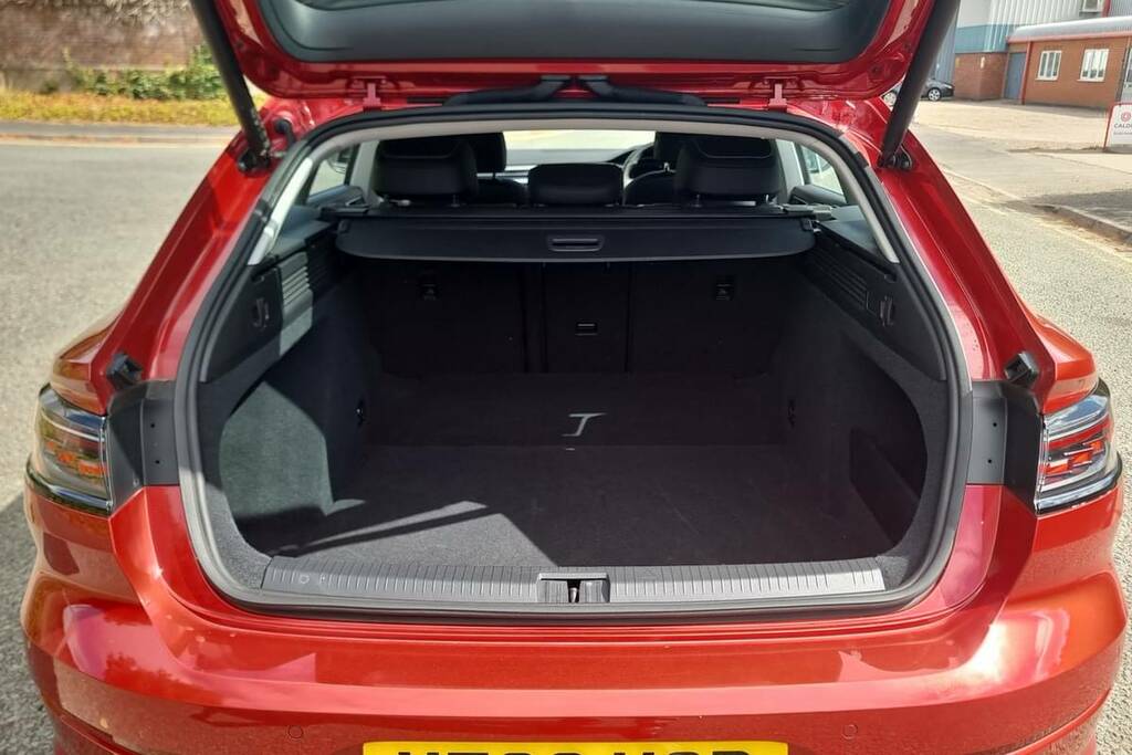 Volkswagen Arteon Elegance 2.0 Tdi 150Ps 7-Speed Dsg Red #2