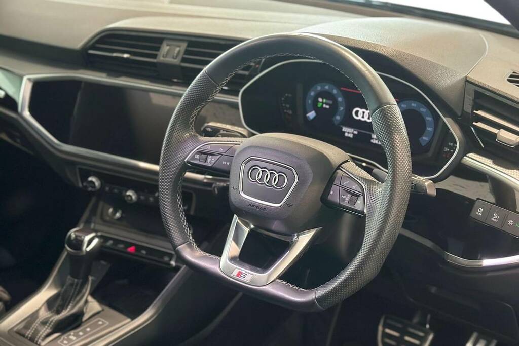 Audi Q3 45 Tfsi E Black Edition S Tronic Tech Pack Black #4