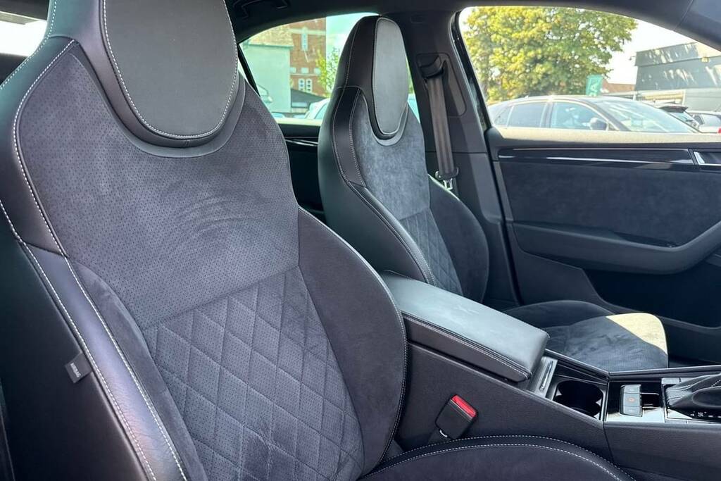 Skoda Superb 2.0 Tdi Cr Sport Line Plus Dsg 7 Speed Black #5