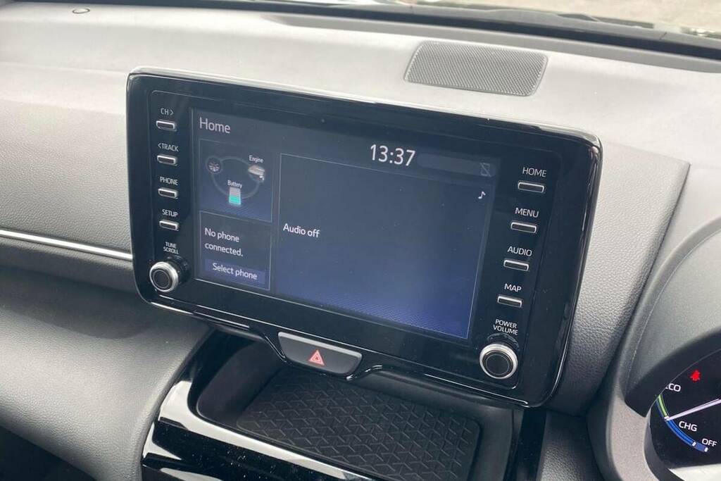 Toyota Yaris Cross Excel White #11